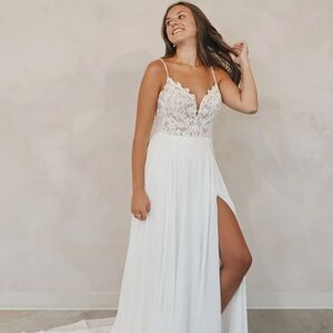 Elegant White Lace Wedding Dress